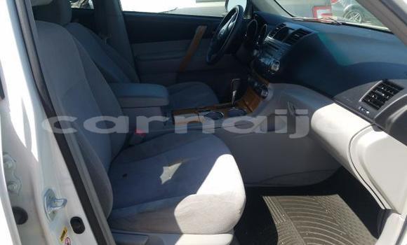 Buy Import Toyota Highlander White Car in Daura in Katsina Buy Import Toyota Highlander White Car in Daura in Katsina