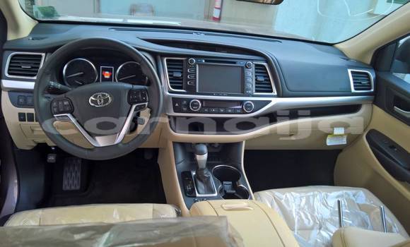 Buy Used Toyota Highlander Beige Car in Lagos in Lagos State Buy Used Toyota Highlander Beige Car in Lagos in Lagos State