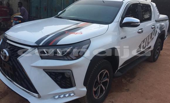 Acheter Occasion Voiture Toyota Hilux Surf Blanc à Lagos, État de Lagos Acheter Occasion Voiture Toyota Hilux Surf Blanc à Lagos, État de Lagos