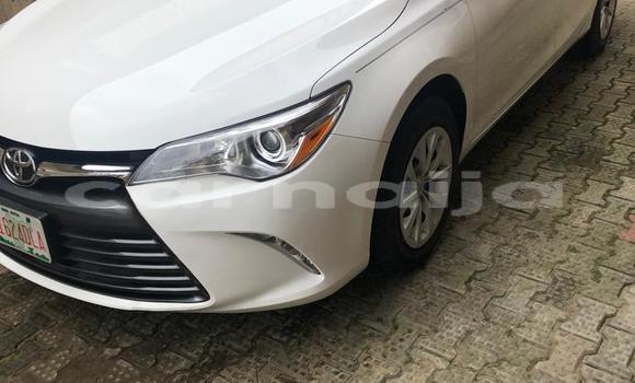 Acheter Occasion Voiture Toyota Camry Blanc à Lagos, État de Lagos Acheter Occasion Voiture Toyota Camry Blanc à Lagos, État de Lagos