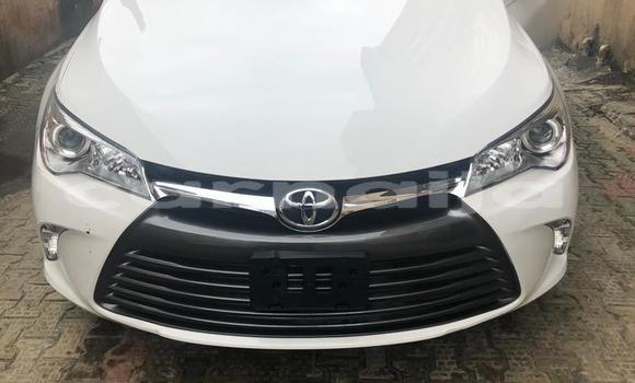Acheter Occasion Voiture Toyota Camry Blanc à Lagos, État de Lagos Acheter Occasion Voiture Toyota Camry Blanc à Lagos, État de Lagos