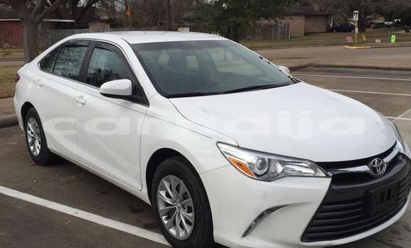 Acheter Occasion Voiture Toyota Camry Blanc à Lagos, État de Lagos Acheter Occasion Voiture Toyota Camry Blanc à Lagos, État de Lagos