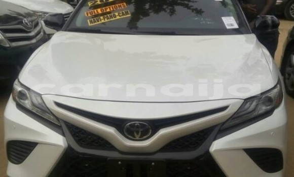 Acheter Occasion Voiture Toyota Camry Blanc à Lagos, État de Lagos Acheter Occasion Voiture Toyota Camry Blanc à Lagos, État de Lagos