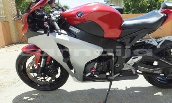 Acheter Occasion Moto Honda CBR Rouge à Lagos, État de Lagos Acheter Occasion Moto Honda CBR Rouge à Lagos, État de Lagos