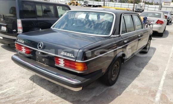 Acheter Neuf Voiture Mercedes-Benz 270D Noir à Badagry, État de Lagos Acheter Neuf Voiture Mercedes-Benz 270D Noir à Badagry, État de Lagos