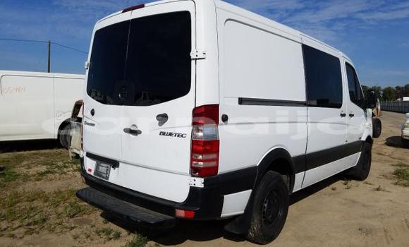 Buy New Mercedes-Benz Esprit White Car in Badagry in Lagos State Buy New Mercedes-Benz Esprit White Car in Badagry in Lagos State