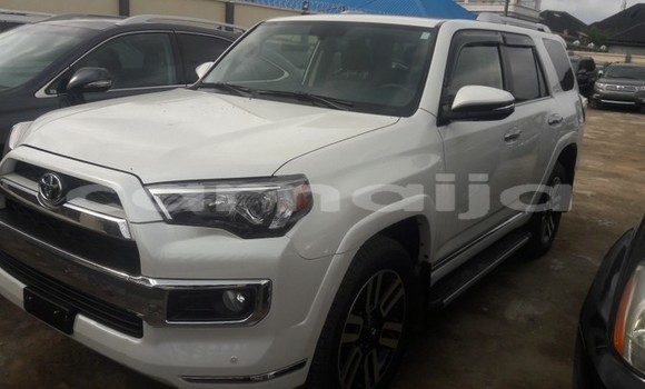 Acheter Import Voiture Toyota 4Runner Blanc à Lagos, État de Lagos Acheter Import Voiture Toyota 4Runner Blanc à Lagos, État de Lagos