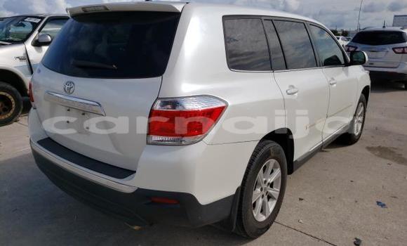 Buy New Toyota Highlander White Car in Badagry in Lagos State Buy New Toyota Highlander White Car in Badagry in Lagos State