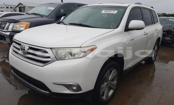 Buy Import Toyota Highlander White Car in Lagos in Lagos State Buy Import Toyota Highlander White Car in Lagos in Lagos State