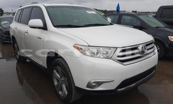Buy Import Toyota Highlander White Car in Lagos in Lagos State Buy Import Toyota Highlander White Car in Lagos in Lagos State