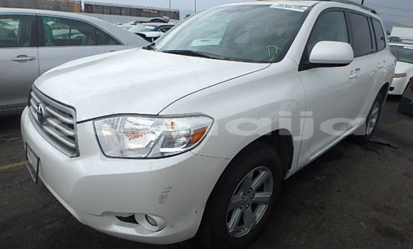 Buy Import Toyota Highlander White Car in Lagos in Lagos State
