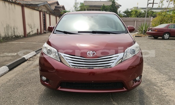 Acheter Import Voiture Toyota Sienna Rouge à Lagos, État de Lagos
