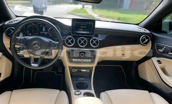 Acheter Import Voiture Mercedes-Benz CLS250 Blanc à Ipokia, État d'Ogun Acheter Import Voiture Mercedes-Benz CLS250 Blanc à Ipokia, État d'Ogun