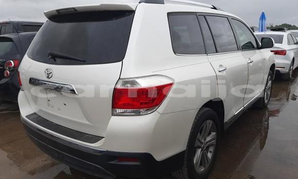 Buy Import Toyota Highlander White Car in Lagos in Lagos State Buy Import Toyota Highlander White Car in Lagos in Lagos State