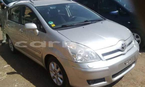 Buy Used Toyota Corolla Verso Silver Car in Agulu in Anambra Buy Used Toyota Corolla Verso Silver Car in Agulu in Anambra