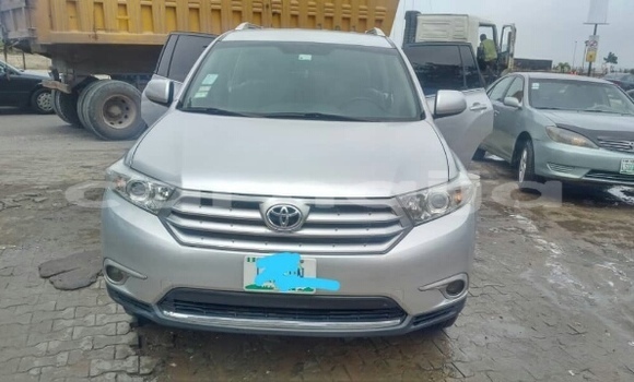 Buy Used Toyota Highlander Silver Car in Lagos in Lagos State Buy Used Toyota Highlander Silver Car in Lagos in Lagos State