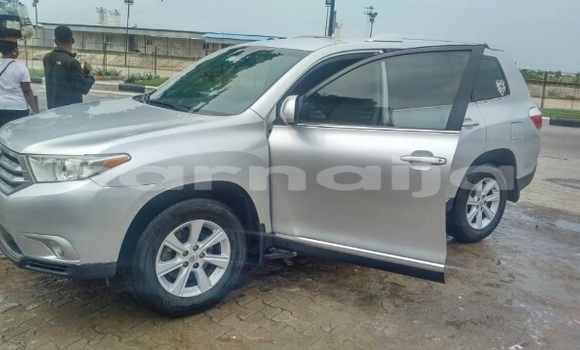 Buy Used Toyota Highlander Silver Car in Lagos in Lagos State Buy Used Toyota Highlander Silver Car in Lagos in Lagos State