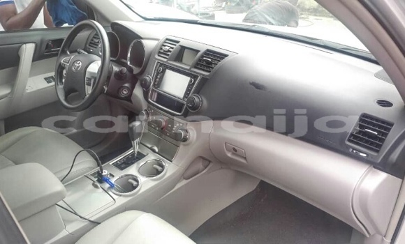 Buy Used Toyota Highlander Silver Car in Lagos in Lagos State Buy Used Toyota Highlander Silver Car in Lagos in Lagos State