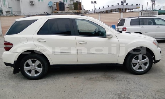 Acheter Occasion Voiture Mercedes-Benz ML–Class Blanc à Lagos, État de Lagos Acheter Occasion Voiture Mercedes-Benz ML–Class Blanc à Lagos, État de Lagos