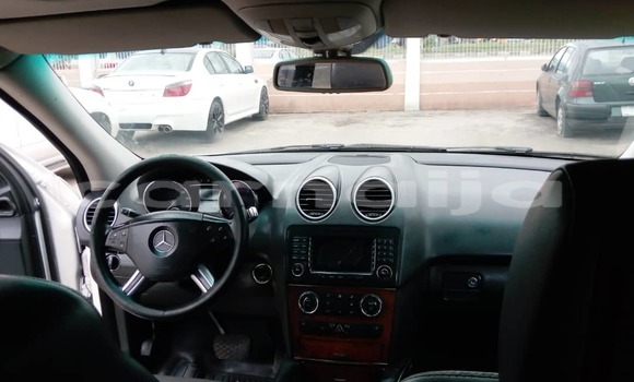 Acheter Occasion Voiture Mercedes-Benz ML–Class Blanc à Lagos, État de Lagos Acheter Occasion Voiture Mercedes-Benz ML–Class Blanc à Lagos, État de Lagos