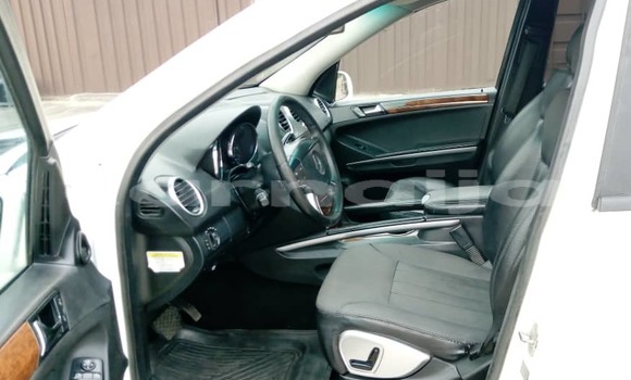 Acheter Occasion Voiture Mercedes-Benz ML–Class Blanc à Lagos, État de Lagos Acheter Occasion Voiture Mercedes-Benz ML–Class Blanc à Lagos, État de Lagos