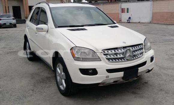 Acheter Occasion Voiture Mercedes-Benz ML–Class Blanc à Lagos, État de Lagos Acheter Occasion Voiture Mercedes-Benz ML–Class Blanc à Lagos, État de Lagos