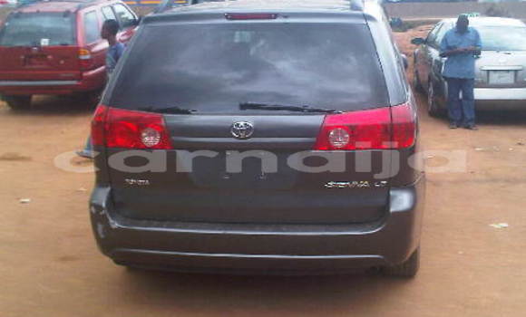 Buy Used Toyota Sienna Beige Car in Lagos in Lagos State Buy Used Toyota Sienna Beige Car in Lagos in Lagos State