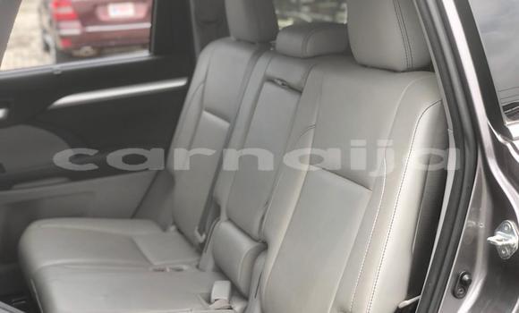 Buy Used Toyota Highlander Beige Car in Lagos in Lagos State Buy Used Toyota Highlander Beige Car in Lagos in Lagos State