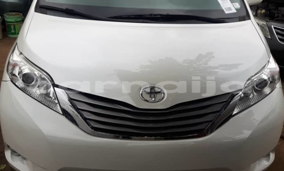 Buy Used Toyota Sienna White Car in Lagos in Lagos State