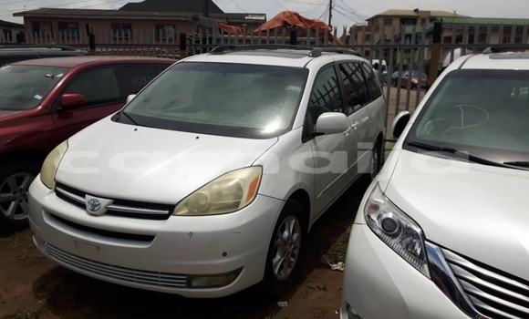 Acheter Occasion Voiture Toyota Sienna Blanc à Lagos, État de Lagos Acheter Occasion Voiture Toyota Sienna Blanc à Lagos, État de Lagos