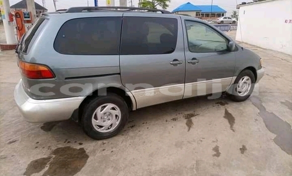 Acheter Occasion Voiture Toyota Sienna Beige à Madagala, Adamawa Acheter Occasion Voiture Toyota Sienna Beige à Madagala, Adamawa