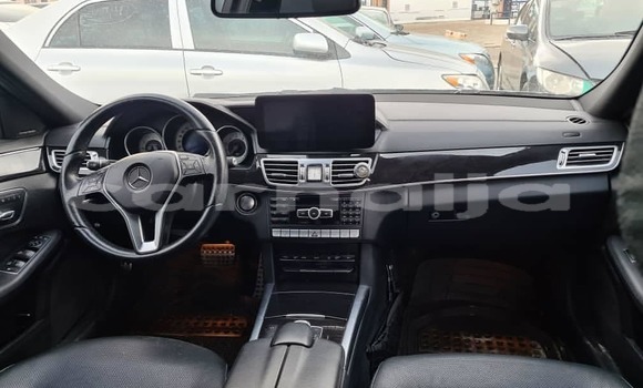Acheter Occasion Voiture Mercedes-Benz E–Class Blanc à Lagos, État de Lagos Acheter Occasion Voiture Mercedes-Benz E–Class Blanc à Lagos, État de Lagos