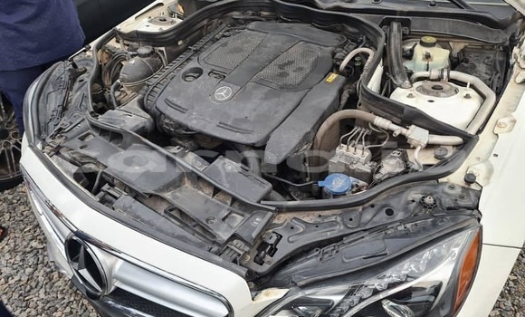 Acheter Occasion Voiture Mercedes-Benz E–Class Blanc à Lagos, État de Lagos Acheter Occasion Voiture Mercedes-Benz E–Class Blanc à Lagos, État de Lagos