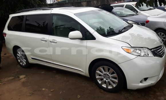 Acheter Import Voiture Toyota Sienna Blanc à Lagos, État de Lagos Acheter Import Voiture Toyota Sienna Blanc à Lagos, État de Lagos