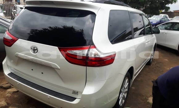 Acheter Import Voiture Toyota Sienna Blanc à Lagos, État de Lagos Acheter Import Voiture Toyota Sienna Blanc à Lagos, État de Lagos