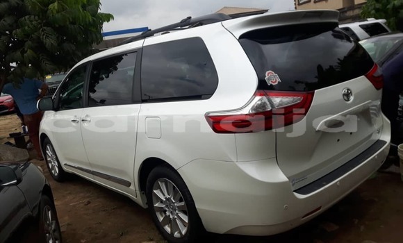 Acheter Import Voiture Toyota Sienna Blanc à Lagos, État de Lagos Acheter Import Voiture Toyota Sienna Blanc à Lagos, État de Lagos