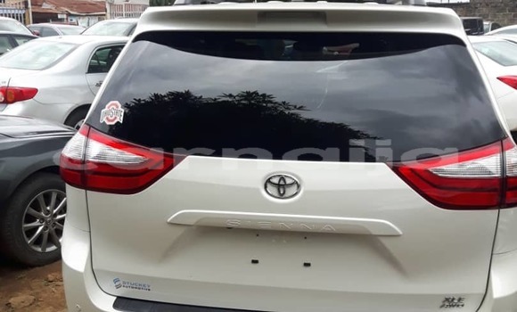 Acheter Import Voiture Toyota Sienna Blanc à Lagos, État de Lagos Acheter Import Voiture Toyota Sienna Blanc à Lagos, État de Lagos