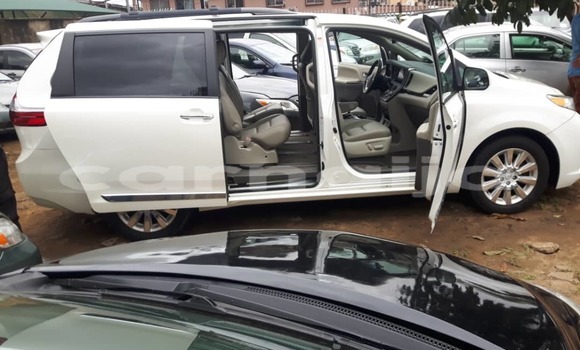 Acheter Import Voiture Toyota Sienna Blanc à Lagos, État de Lagos Acheter Import Voiture Toyota Sienna Blanc à Lagos, État de Lagos