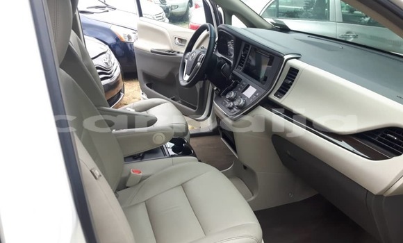 Acheter Import Voiture Toyota Sienna Blanc à Lagos, État de Lagos Acheter Import Voiture Toyota Sienna Blanc à Lagos, État de Lagos