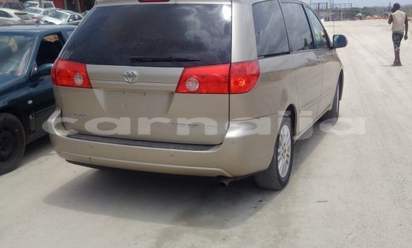 Acheter Occasion Voiture Toyota Sienna Beige à Lagos, État de Lagos Acheter Occasion Voiture Toyota Sienna Beige à Lagos, État de Lagos