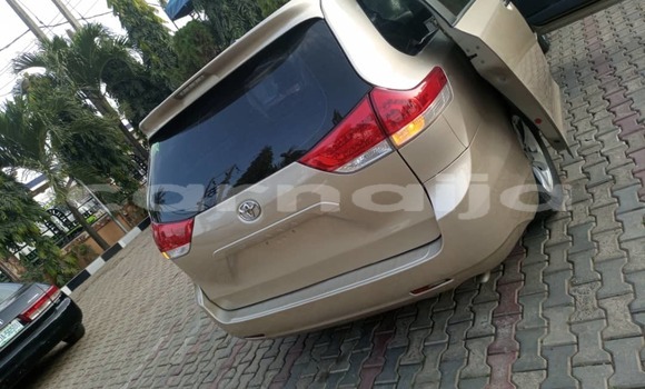 Buy Used Toyota Sienna Brown Car in Lagos in Lagos State Buy Used Toyota Sienna Brown Car in Lagos in Lagos State