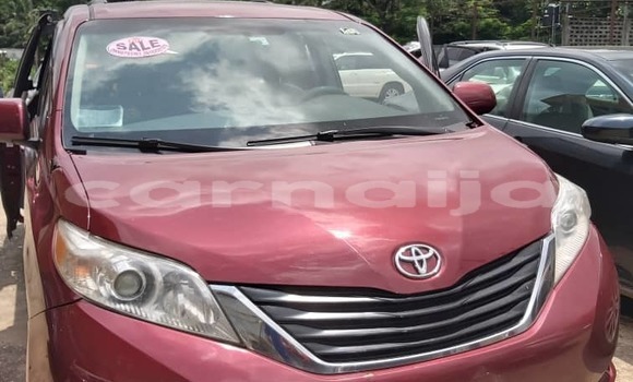 Acheter Occasion Voiture Toyota Sienna Rouge à Lagos, État de Lagos