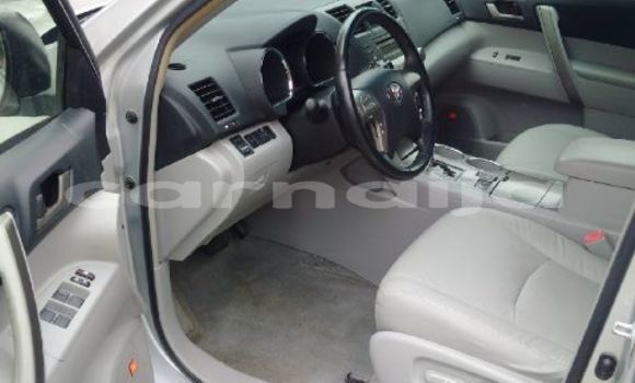 Buy Used Toyota Highlander Silver Car in Lagos in Lagos State Buy Used Toyota Highlander Silver Car in Lagos in Lagos State