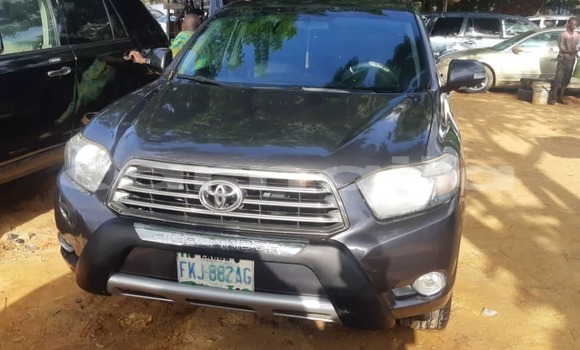 Buy Used Toyota Highlander Silver Car in Lagos in Lagos State Buy Used Toyota Highlander Silver Car in Lagos in Lagos State
