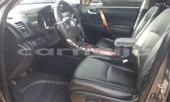Buy Used Toyota Highlander Silver Car in Lagos in Lagos State Buy Used Toyota Highlander Silver Car in Lagos in Lagos State