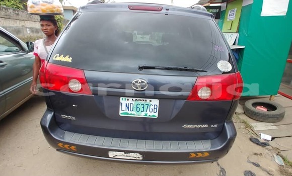 Acheter Occasion Voiture Toyota Sienna Bleu à Lagos, État de Lagos Acheter Occasion Voiture Toyota Sienna Bleu à Lagos, État de Lagos