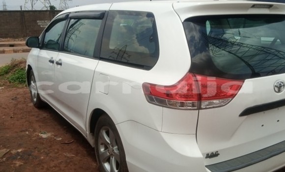 Acheter Occasion Voiture Toyota Sienna Blanc à Abuja, État de Lagos Acheter Occasion Voiture Toyota Sienna Blanc à Abuja, État de Lagos