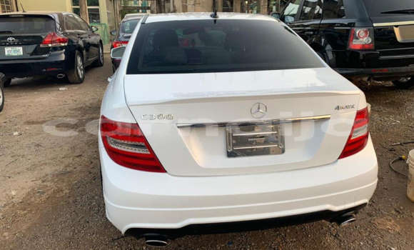 Acheter Occasion Voiture Mercedes-Benz C250 coupe Blanc à Abuja, État de Lagos Acheter Occasion Voiture Mercedes-Benz C250 coupe Blanc à Abuja, État de Lagos