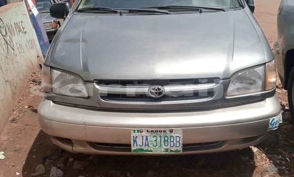 Buy Used Toyota Sienta Brown Car in Onitsha in Anambra State