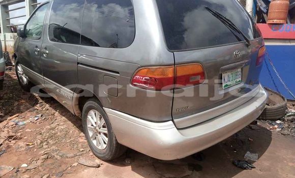 Acheter Occasion Voiture Toyota Sienta Marron à Onitsha, État d'Anambra Acheter Occasion Voiture Toyota Sienta Marron à Onitsha, État d'Anambra